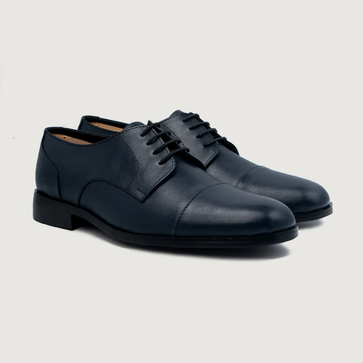 Attorney Derby Midnight Sininen Nahkakengät Miehille For Men in Midnight Blue Full-Grain Leather - Sivunäkymä | Osta verkosta