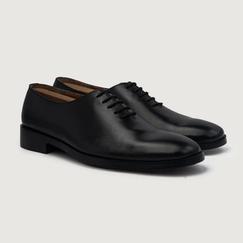 Director Wholecut Musta Leather Shoes Miehille