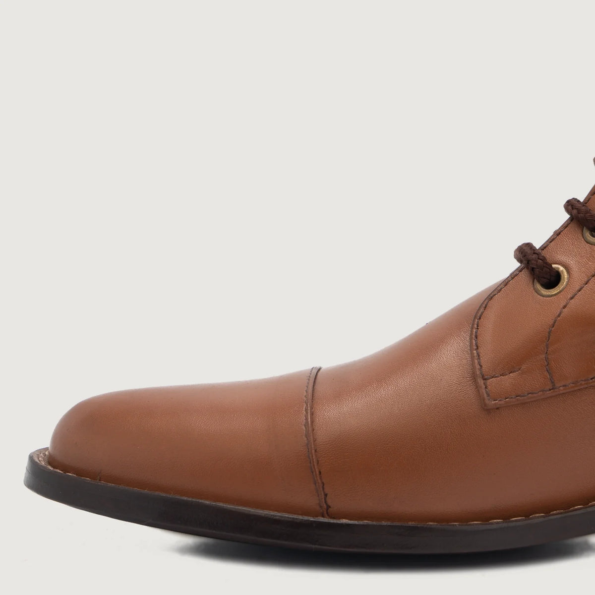 High-Traction Rubber Outsole & Lug Tread Pattern on Knight Derby Vaaleanruskea Nahkasaappaat Miehille For Men