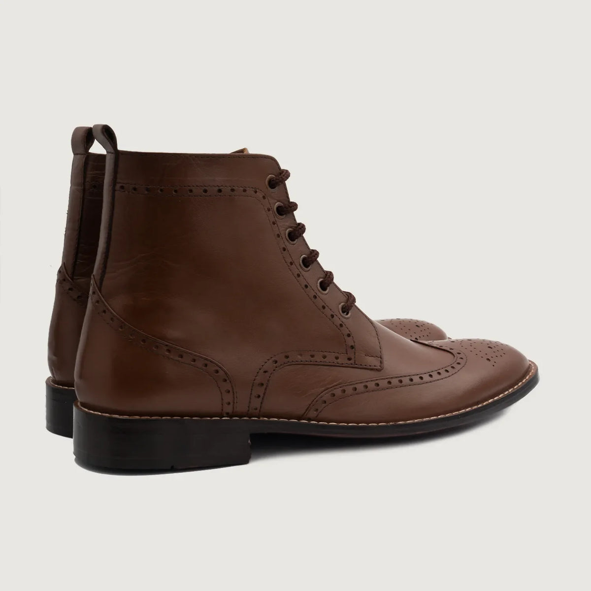 Duster Brogues Derby Ruskea Nahkasaappaat Miehille - Sivuprofiili ergonomisella hihanleikkauksella