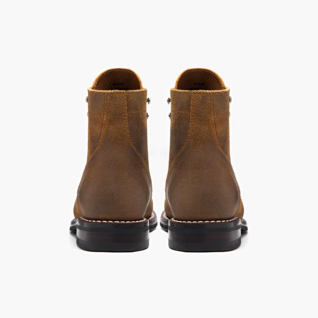 High-Traction Rubber Outsole & Lug Tread Pattern on Captain Safari Nahkasaappaat Miehille