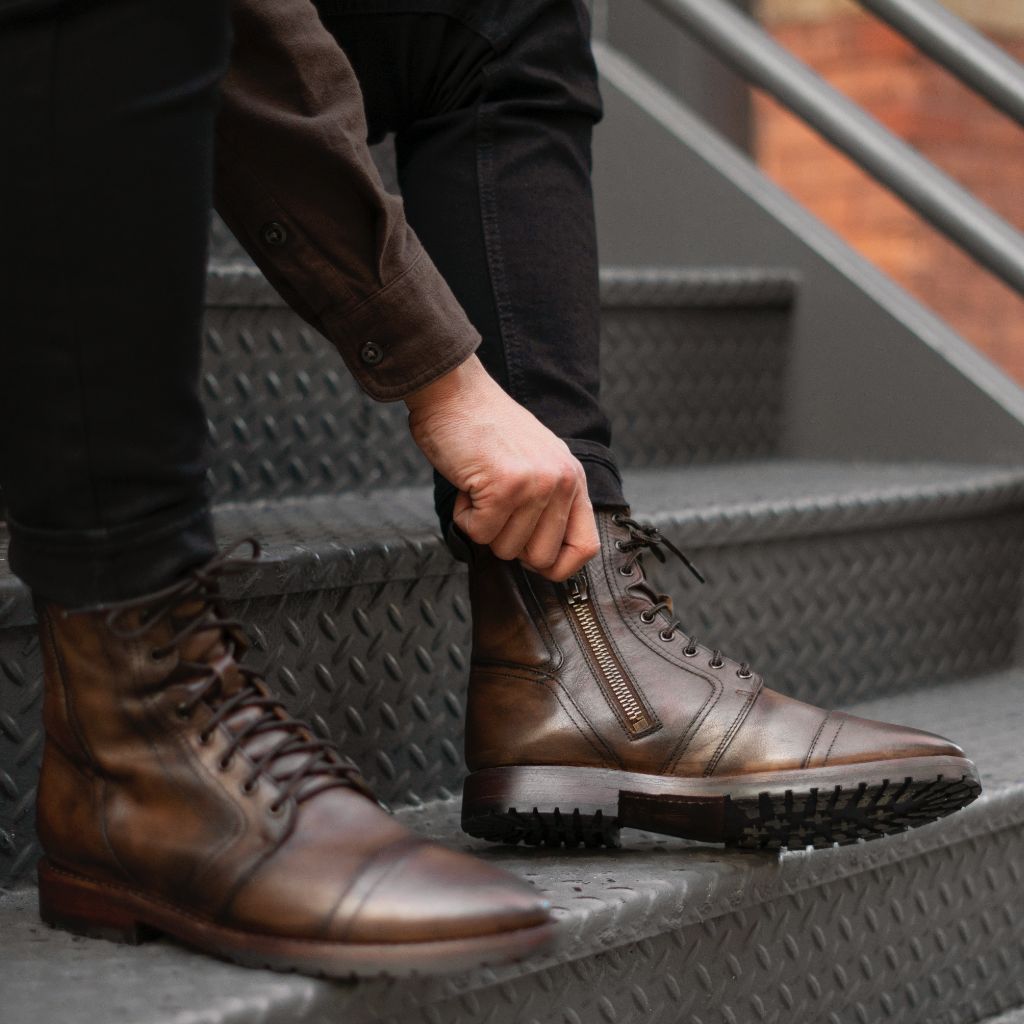 Sisäpuolen näkymä Showing Quilted Viscose Lining & Kaksi käytännöllistä sisätaskua