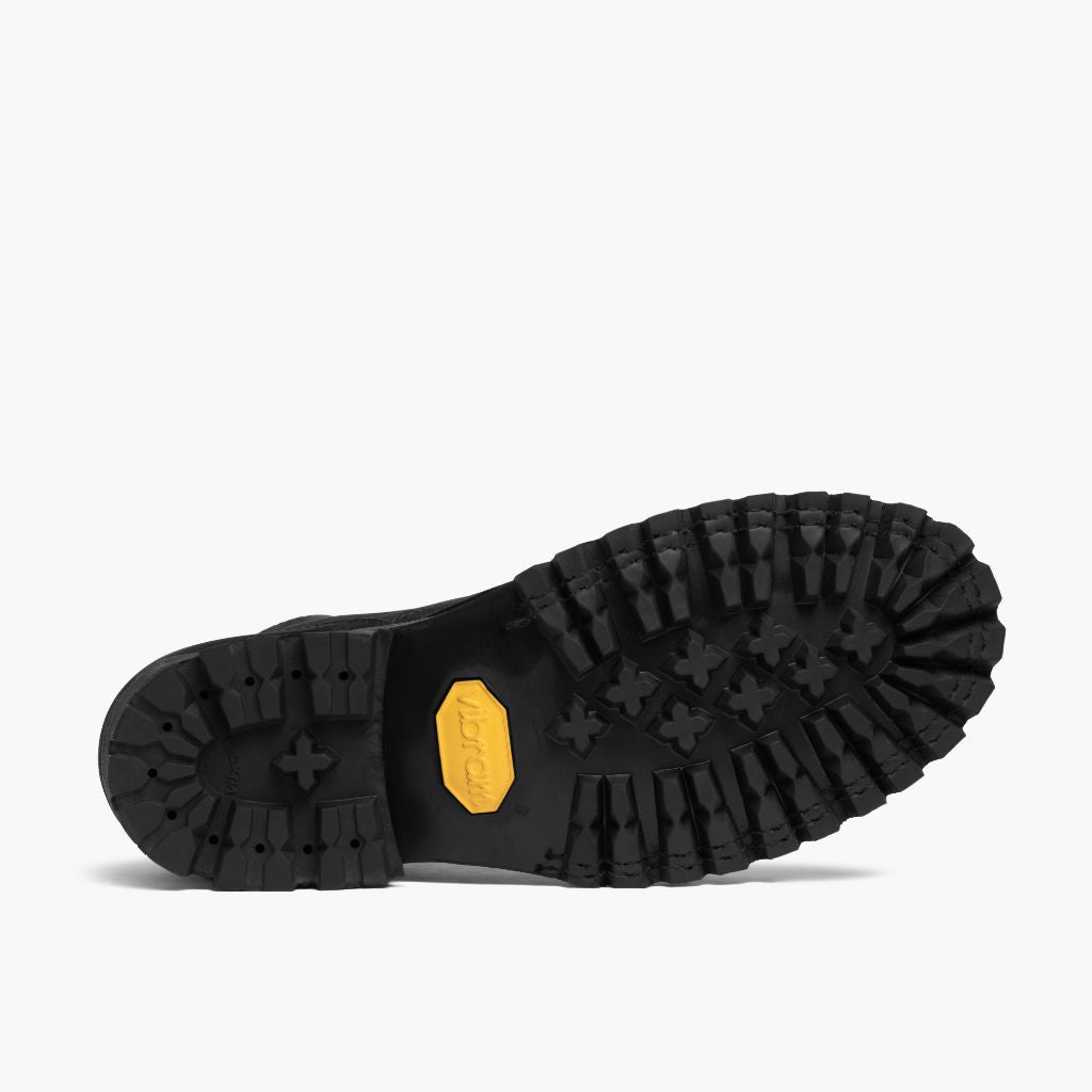 High-Traction Rubber Outsole & Lug Tread Pattern on Challenger Musta Matte Nahkasaappaat Miehille