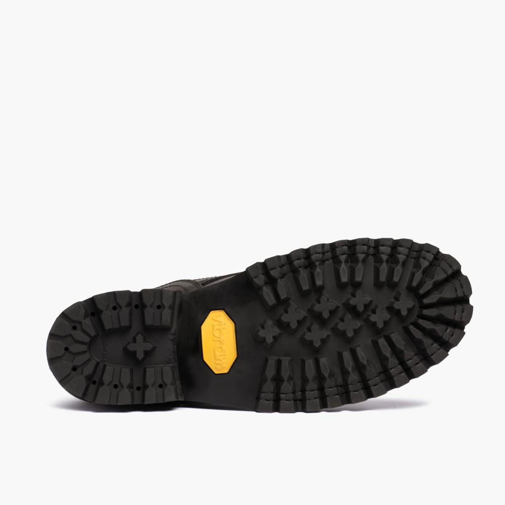 High-Traction Rubber Outsole & Lug Tread Pattern on Challenger Canyon Nahkasaappaat Miehille