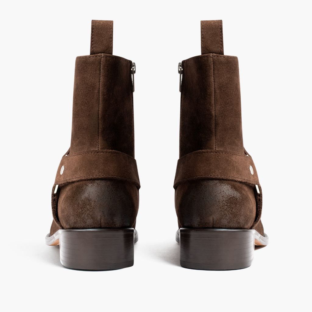 High-Traction Rubber Outsole & Lug Tread Pattern on Harness Dark Ruskea Suede Nahkasaappaat Miehille