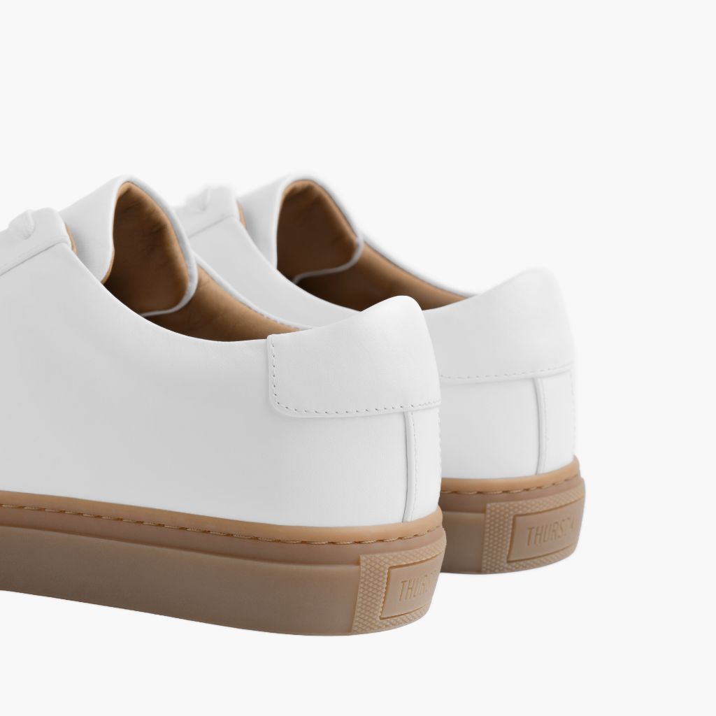 High-Traction Rubber Outsole & Lug Tread Pattern on Legacy White Nahkatennarit Miehille
