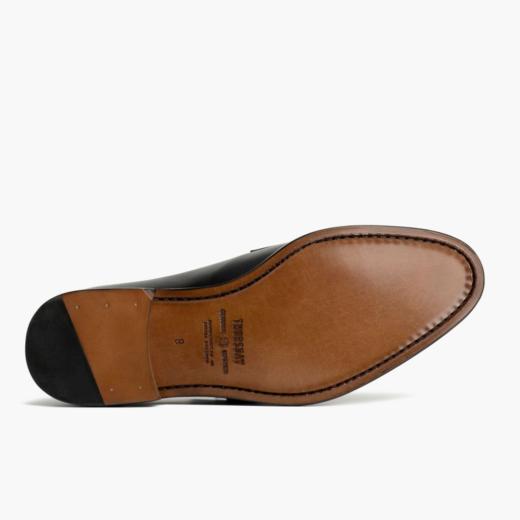 High-Traction Rubber Outsole & Lug Tread Pattern on Lincoln Musta Nahkatennarit Miehille