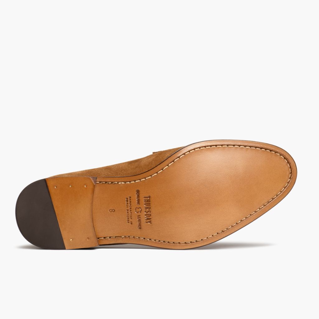 High-Traction Rubber Outsole & Lug Tread Pattern on Lincoln Cider Nahkaloaferit Miehille