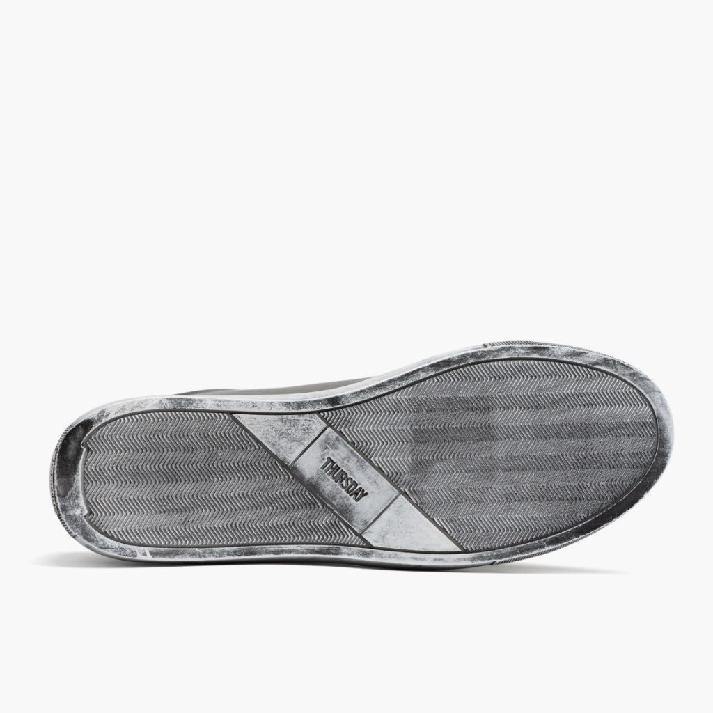 High-Traction Rubber Outsole & Lug Tread Pattern on Premier Low Top Distressed Grey Nahkatennarit Miehille For Men