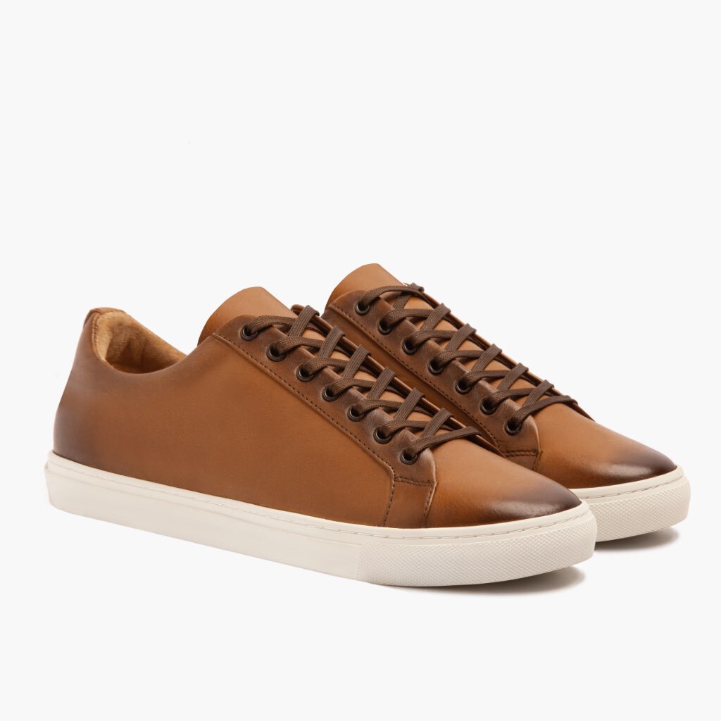 Premier Low Top Toffee Nahkatennarit Miehille For Men in Classic Full-Grain Leather - Sivunäkymä | Osta verkosta