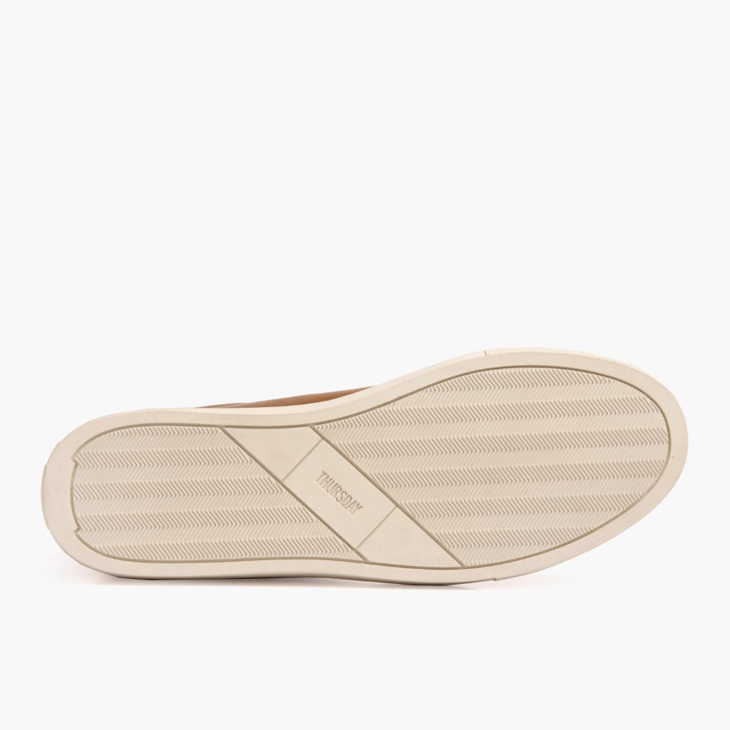 High-Traction Rubber Outsole & Lug Tread Pattern on Premier Low Top Toffee Nahkatennarit Miehille For Men