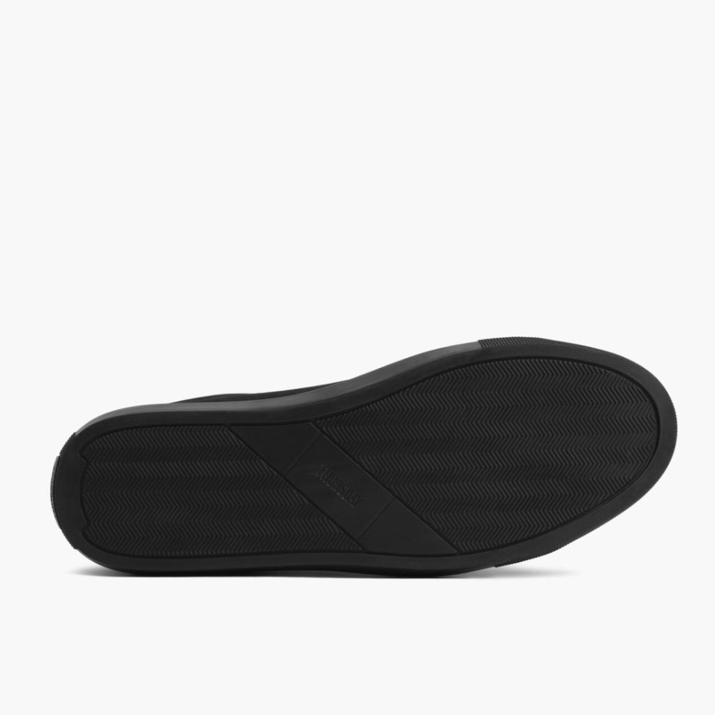 High-Traction Rubber Outsole & Lug Tread Pattern on Premier Low Top Musta Matte Nahkatennarit Miehille For Men