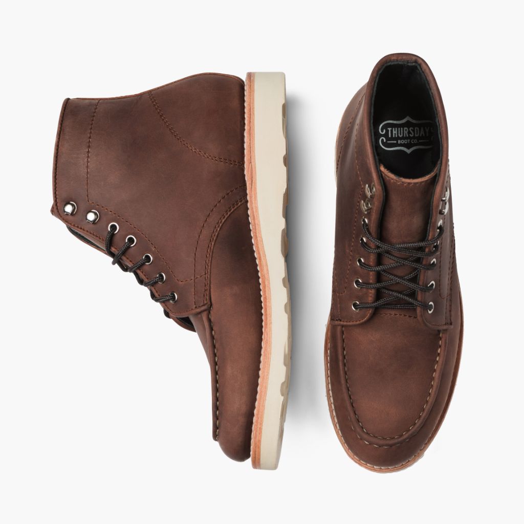 High-Traction Rubber Outsole & Lug Tread Pattern on Diplomat Arizona Adobe Nahkasaappaat Miehille