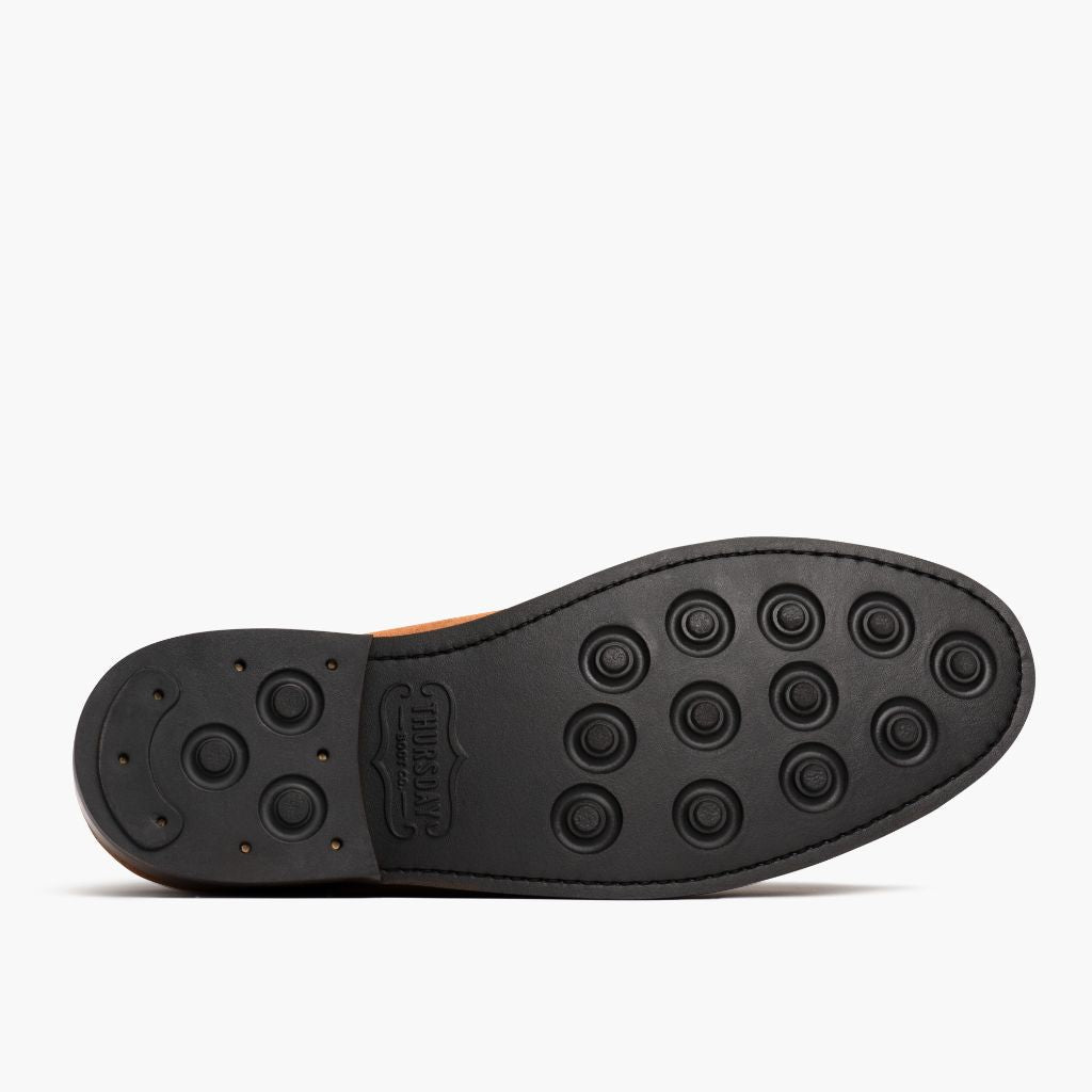 High-Traction Rubber Outsole & Lug Tread Pattern on Duke Honey Suede Nahkasaappaat Miehille