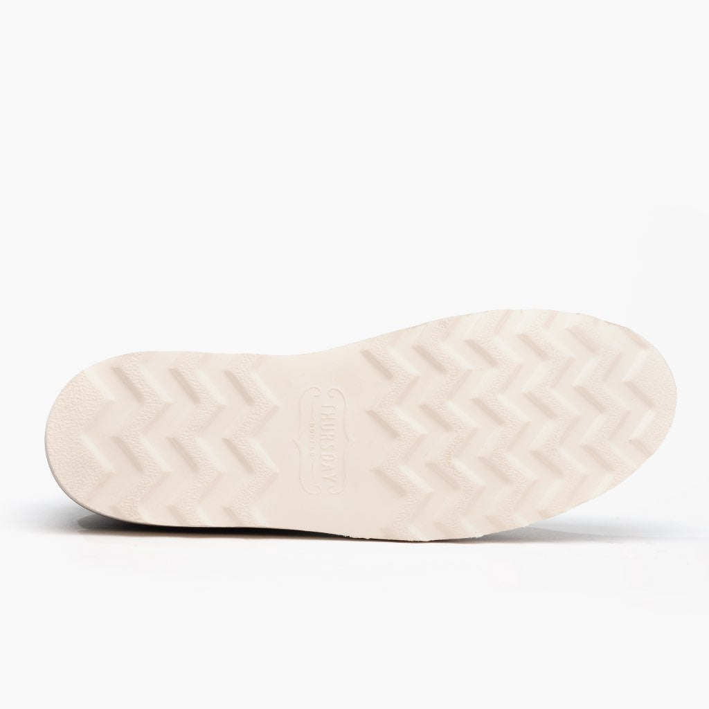 High-Traction Rubber Outsole & Lug Tread Pattern on Diplomat Musta Nahkasaappaat Naisille