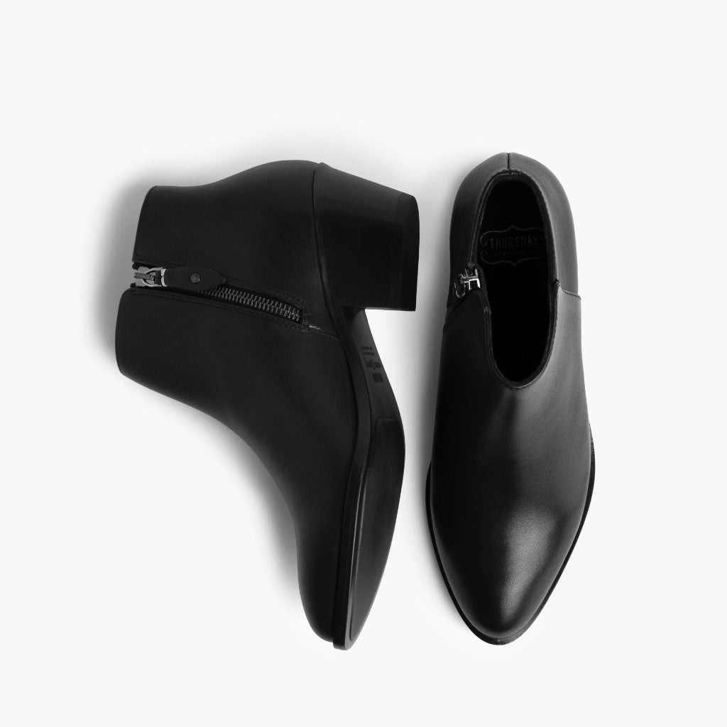 High-Traction Rubber Outsole & Lug Tread Pattern on Downtown Musta Nahkasaappaat Naisille
