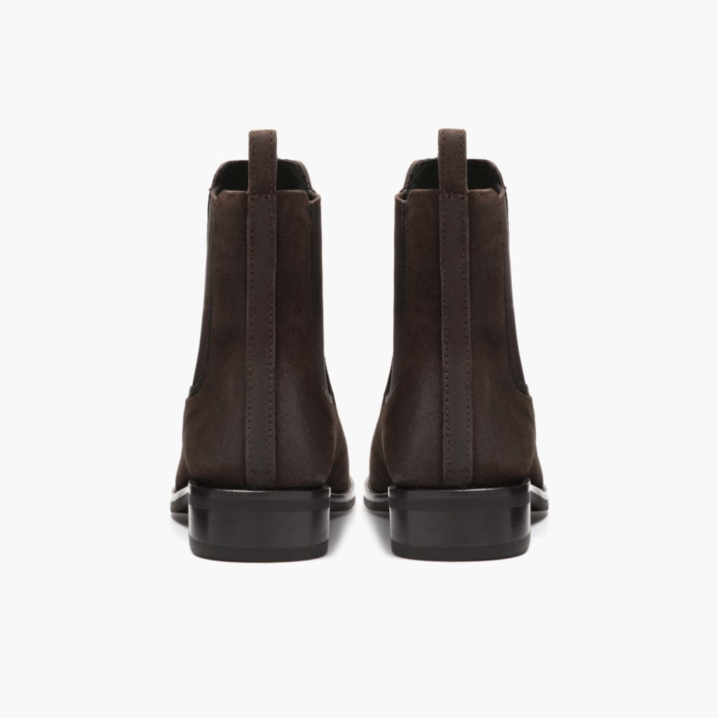 High-Traction Rubber Outsole & Lug Tread Pattern on Duchess Dark Ruskea Suede Nahkasaappaat Naisille