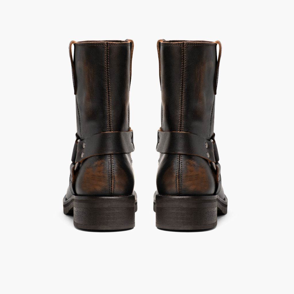 High-Traction Rubber Outsole & Lug Tread Pattern on Outlaw Vintage Ruskea Nahkasaappaat Naisille