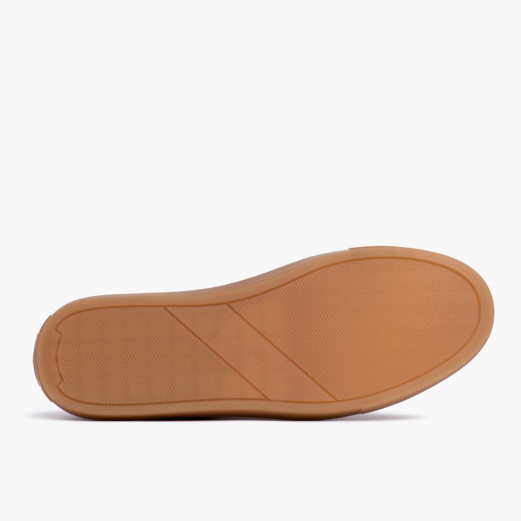 High-Traction Rubber Outsole & Lug Tread Pattern on Premier Low Top Camel Nahkatennarit Naisille