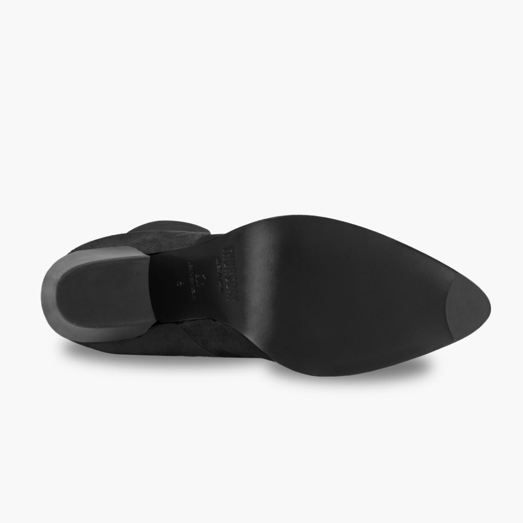 High-Traction Rubber Outsole & Lug Tread Pattern on Tempest Musta Nahkasaappaat Naisille