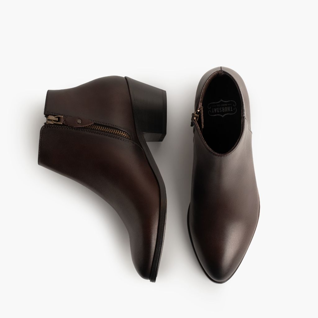High-Traction Rubber Outsole & Lug Tread Pattern on Downtown Old English Nahkasaappaat Naisille