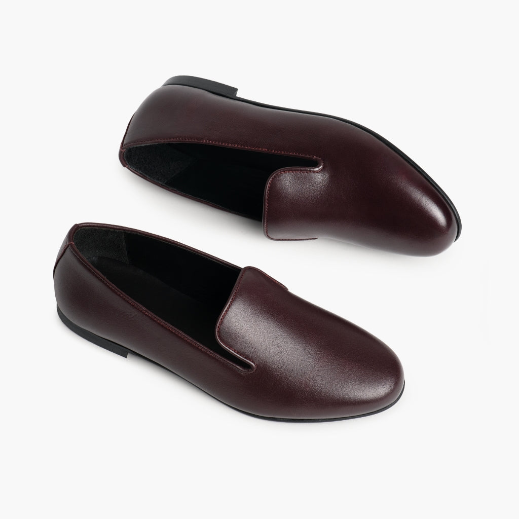 High-Traction Rubber Outsole & Lug Tread Pattern on Eden Viininpunainen Nahkasaappaat Naisille