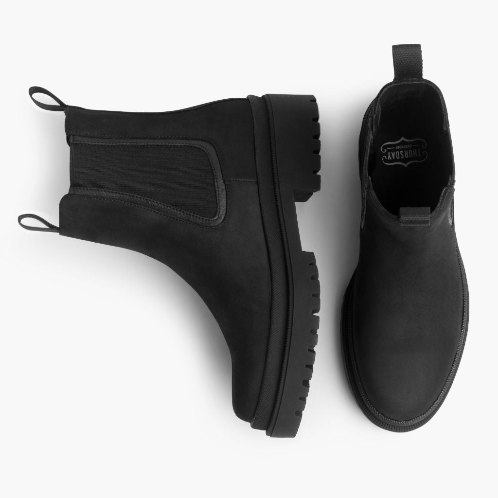 High-Traction Rubber Outsole & Lug Tread Pattern on Legend Platform Musta Matte Nahkasaappaat Naisille