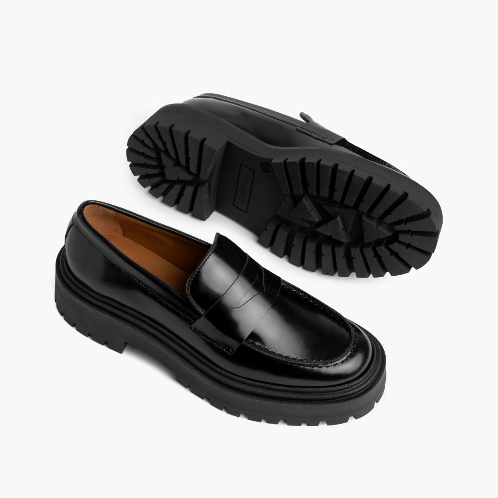 High-Traction Rubber Outsole & Lug Tread Pattern on Penny Platform Musta Nahkaloaferit Naisille