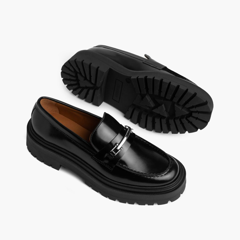 High-Traction Rubber Outsole & Lug Tread Pattern on Penny Platform Musta & Silver Nahkaloaferit Naisille