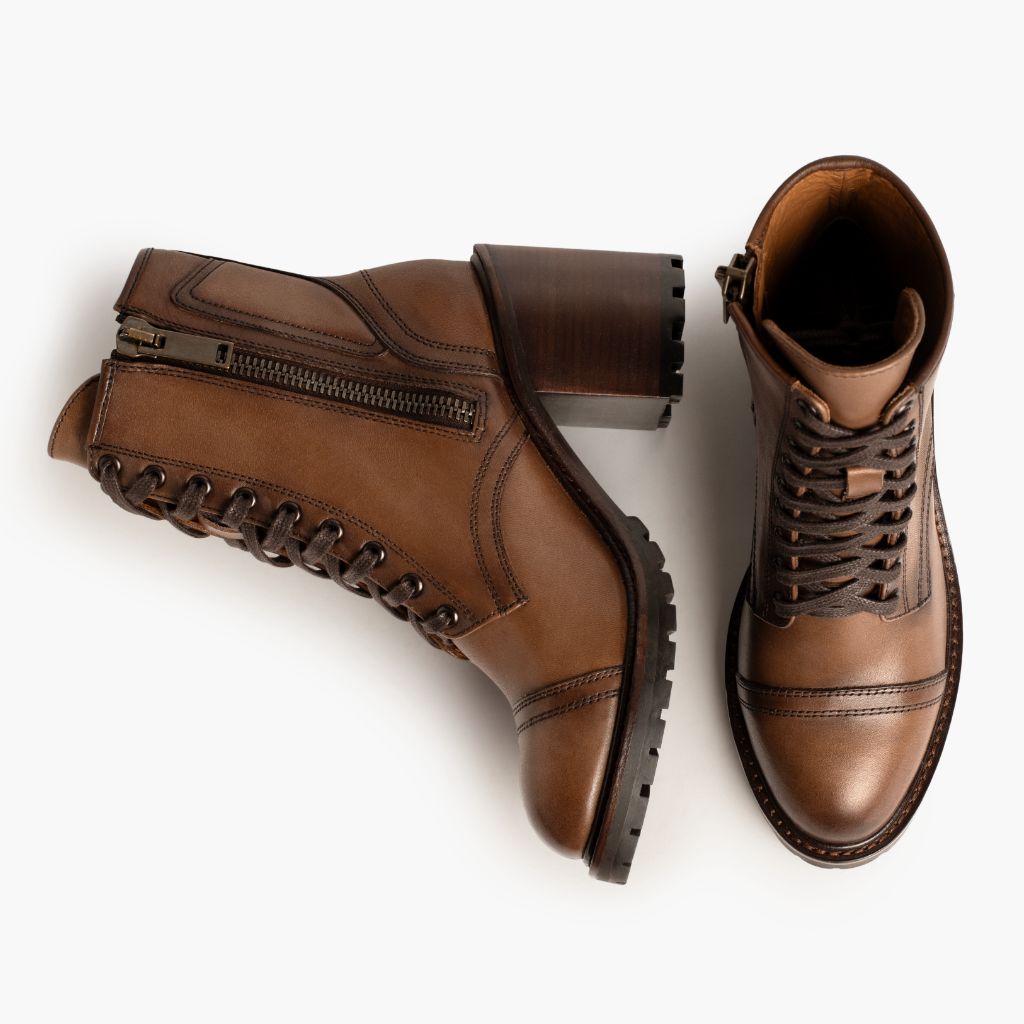 High-Traction Rubber Outsole & Lug Tread Pattern on Rebel Amber Wheat Nahkasaappaat Naisille