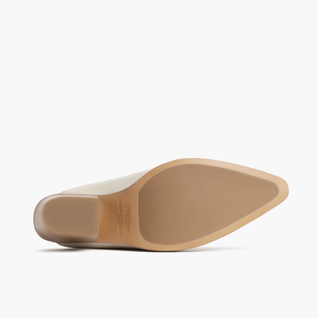 High-Traction Rubber Outsole & Lug Tread Pattern on Summer Ivory Nahkasaappaat Naisille