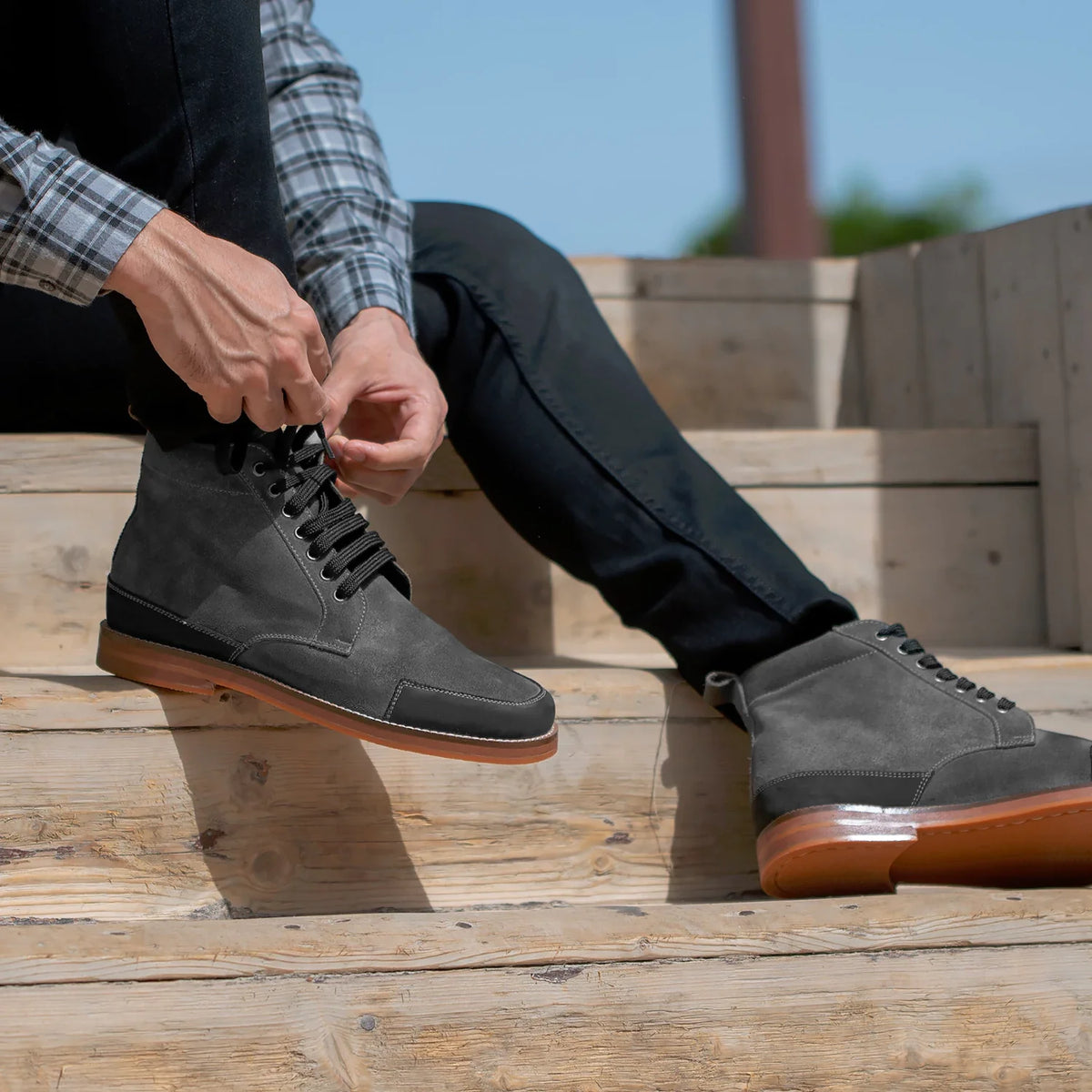 High-Traction Rubber Outsole & Lug Tread Pattern on Carnell Nahkasaappaat Miehille