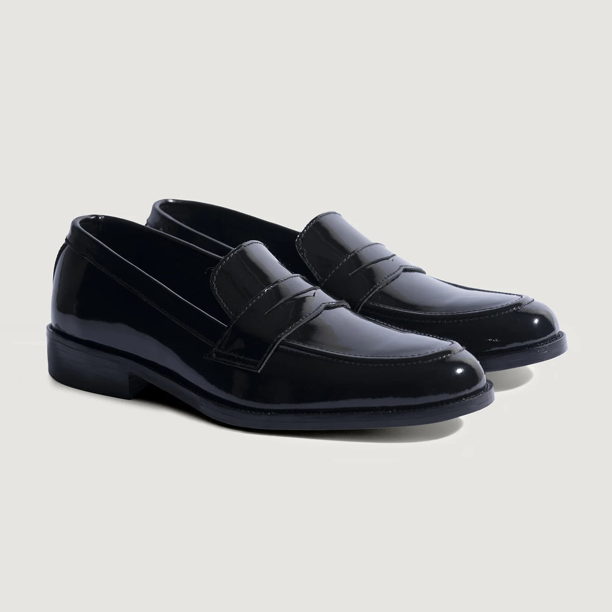 Baxton Musta Patent Nahkaloaferit Miehille For Men in Patent Black Full-Grain Leather - Sivunäkymä | Osta verkosta