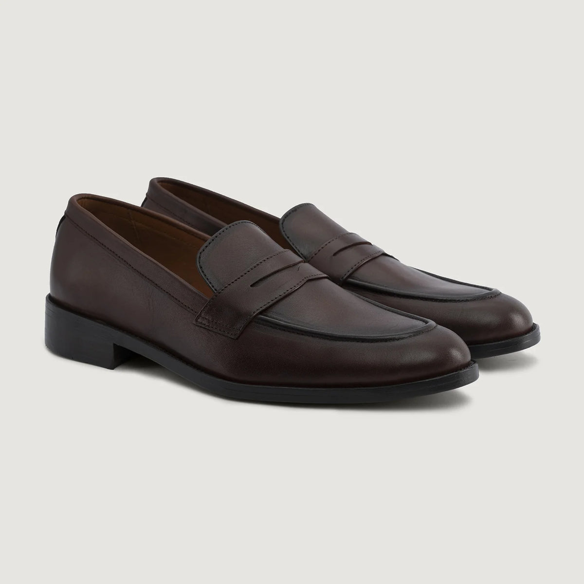 Baxton Burnished Ruskea Nahkaloaferit Miehille For Men in Burnished Brown Full-Grain Leather - Sivunäkymä | Osta verkosta
