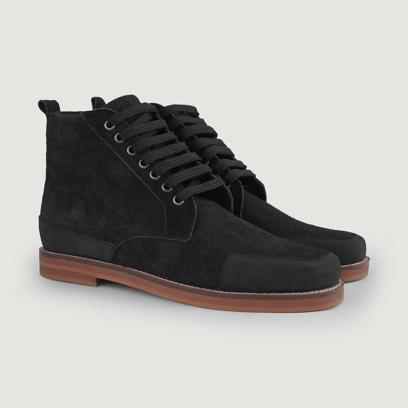 Carnell Moc Toe Musta Suede Boots Miehille