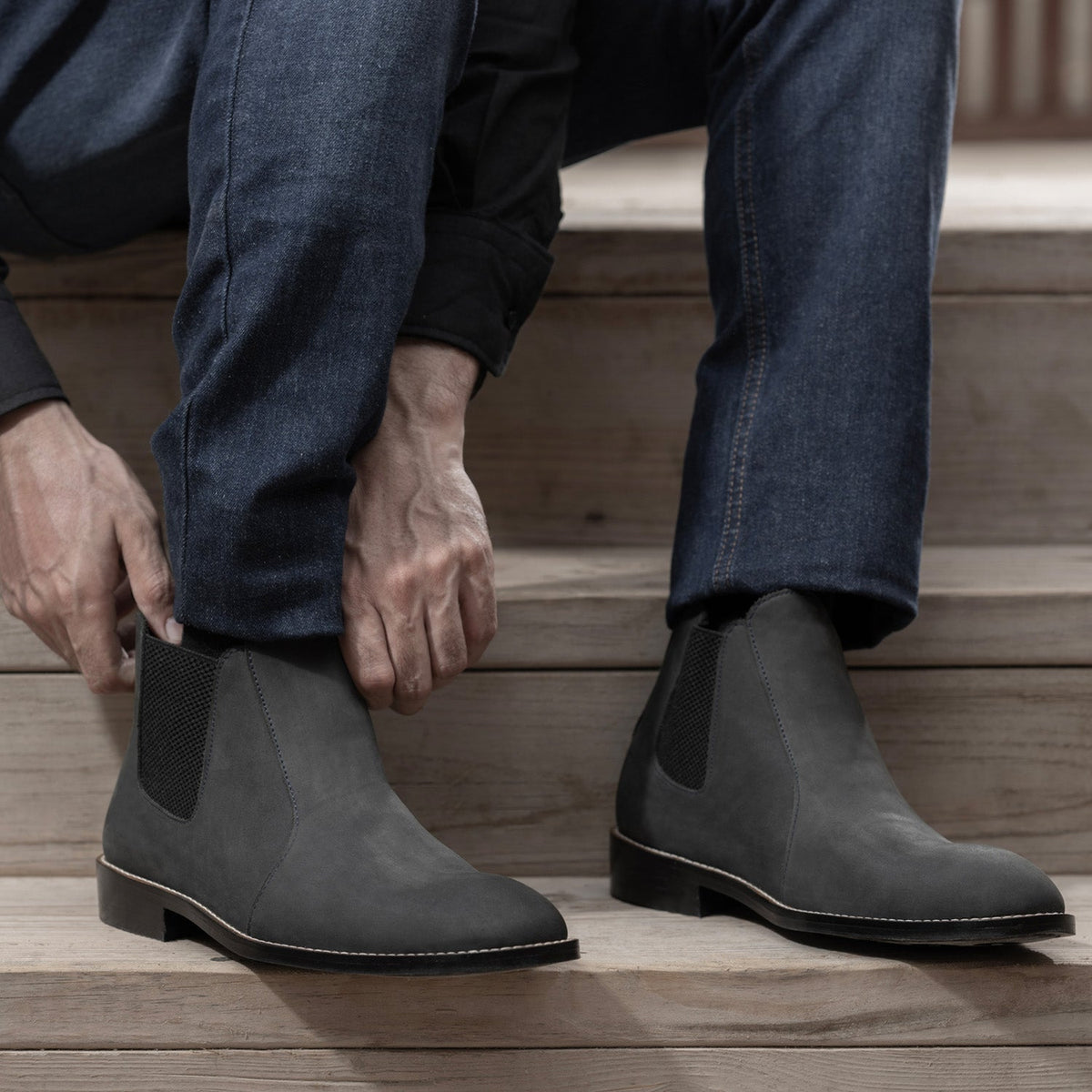 High-Traction Rubber Outsole & Lug Tread Pattern on Clarkson Chelsea Grey Nubuck Nahkasaappaat - StudGuard Miehille