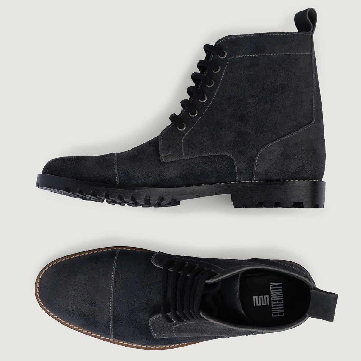 Knight Derby Grey Suede Nahkasaappaat - TerraGrip Miehille - Vahvistettu kantapää ja tarkat kaksoisompeleet