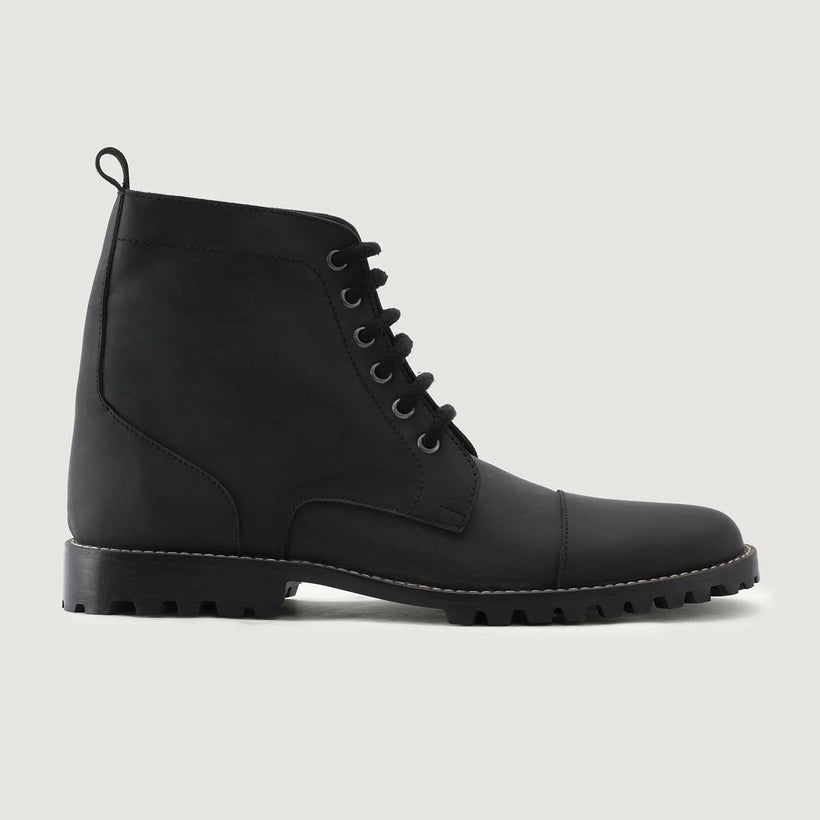 Knight Derby Musta Matte Nubuck Nahkasaappaat - TerraGrip Miehille