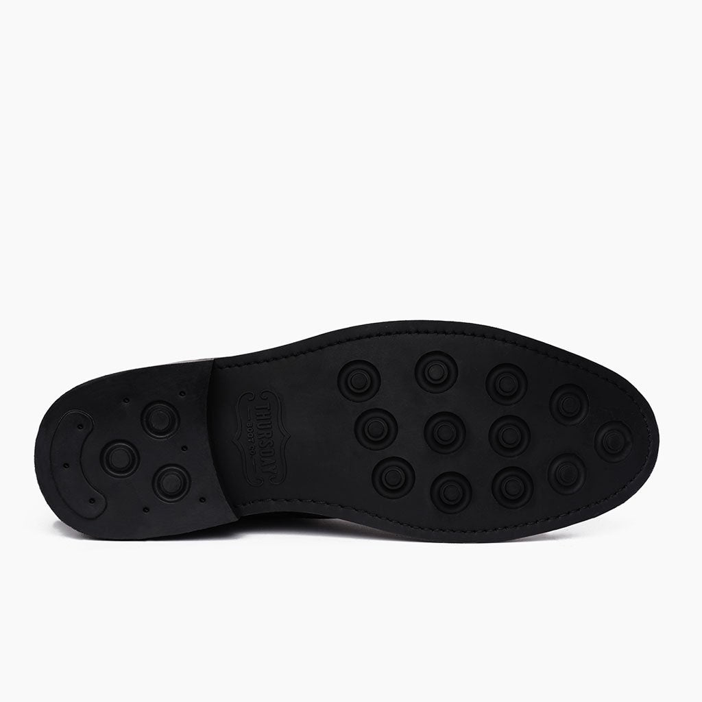 High-Traction Rubber Outsole & Lug Tread Pattern on Captain Musta Matte Nahkasaappaat Miehille