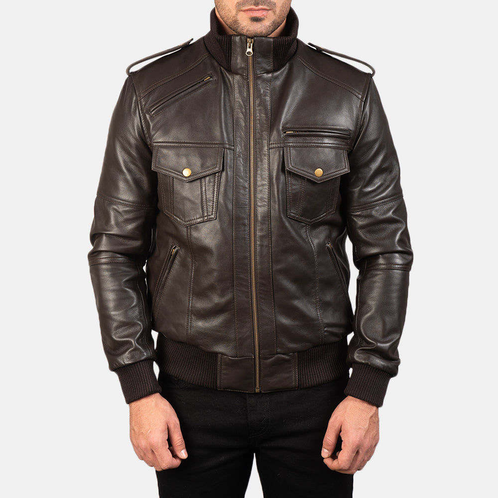 Close-Up Detail of High neck &amp; Zipper Hardware on Men's Agent Shadow Ruskea Nahkainen Pommitakki Miehille