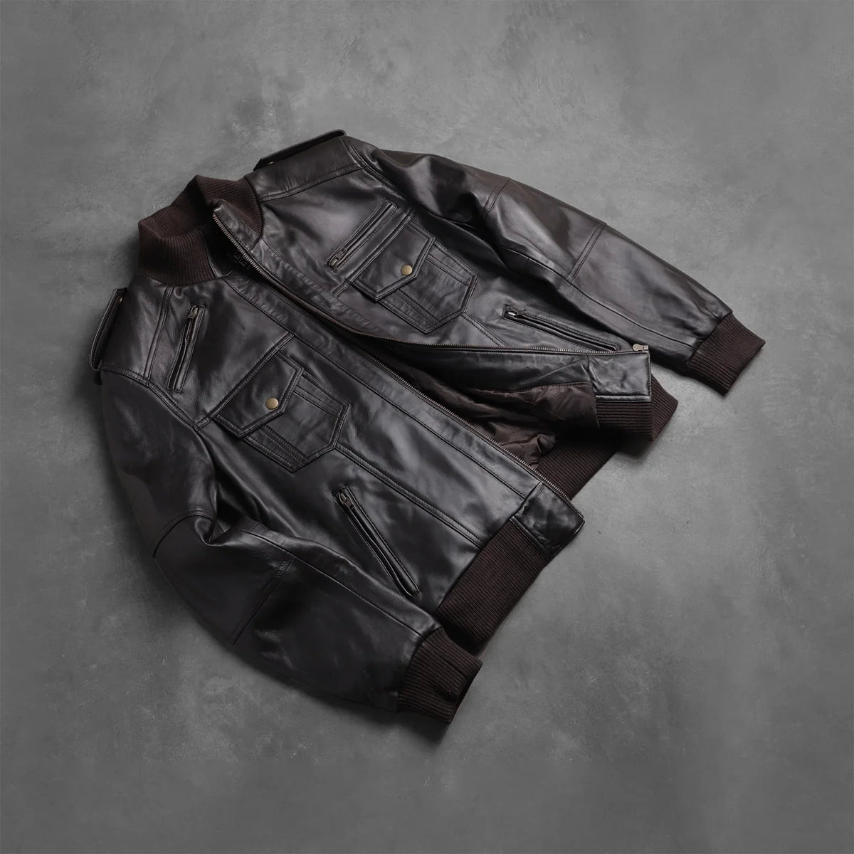 Rib knit &amp; Hem Craftsmanship Construction Detail on Men's Agent Shadow Ruskea Nahkainen Pommitakki Miehille