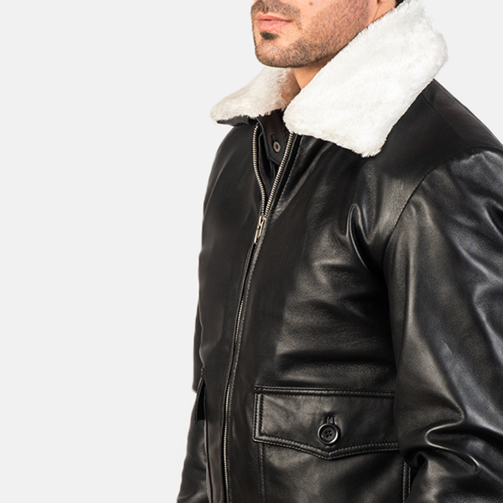 
Sisäpuolen näkymä Showing Quilted Viscose Lining & Kaksi käytännöllistä sisätaskua
