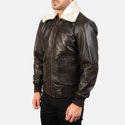 
Brown Sheepskin Leather Bomber Jacket - Takaa istuvilla olkapäillä ja siistillä helmalla