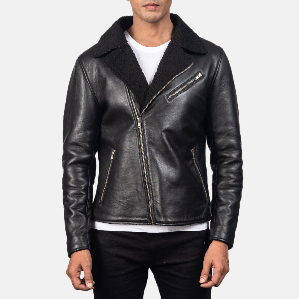 
Alberto Shearling Musta Nahkatakki Miehille - Sivuprofiili ergonomisella hihanleikkauksella