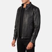 
Black Cowhide Leather Biker Jacket - Takaa istuvilla olkapäillä ja siistillä helmalla