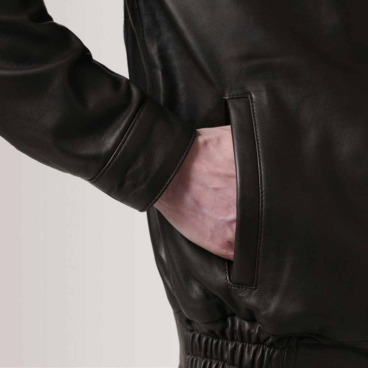 Alfred Nahkainen Pommitakki Miehille – alternate product view 6