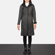 Women's Alina Shearling Musta Nahkatakki Pitkä Naisille - Lateral Side Profile View Showing Sleeve Cut &amp; Athletic Taper Fit