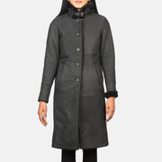 Close-Up Detail of Buckled Collar &amp; Button Hardware on Women's Alina Shearling Musta Nahkatakki Pitkä Naisille