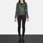 Women's Alison Green Nahkainen Biker-takki Naisille - Lateral Side Profile View Showing Sleeve Cut &amp; Athletic Taper Fit