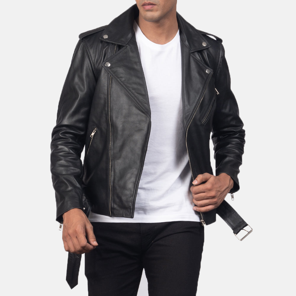 
Yksityiskohtainen lähikuva of Notch & Zipper & Waist belt Hardware on Allaric Alley Black Leather Biker Jacket